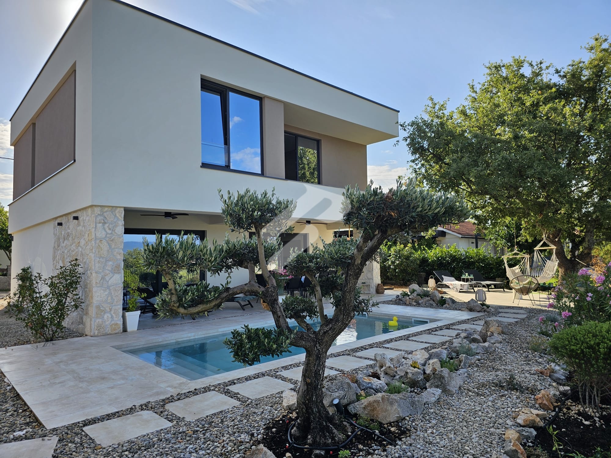 Linardići - Ekskluzivna novogradnja  – luksuzna vila s bazenom i privatnom saunom