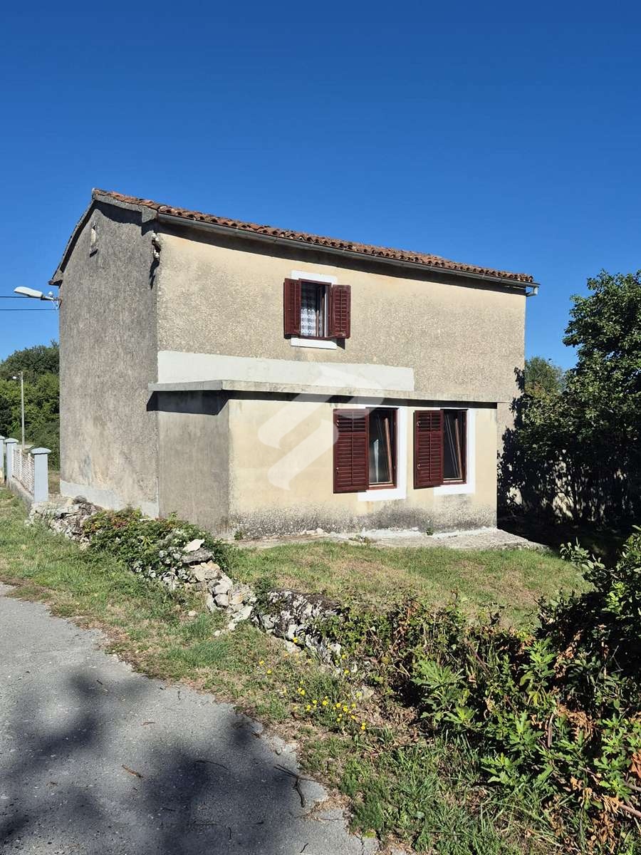 KRŠAN, Casa storica con ampio terreno e potenziale edificatorio