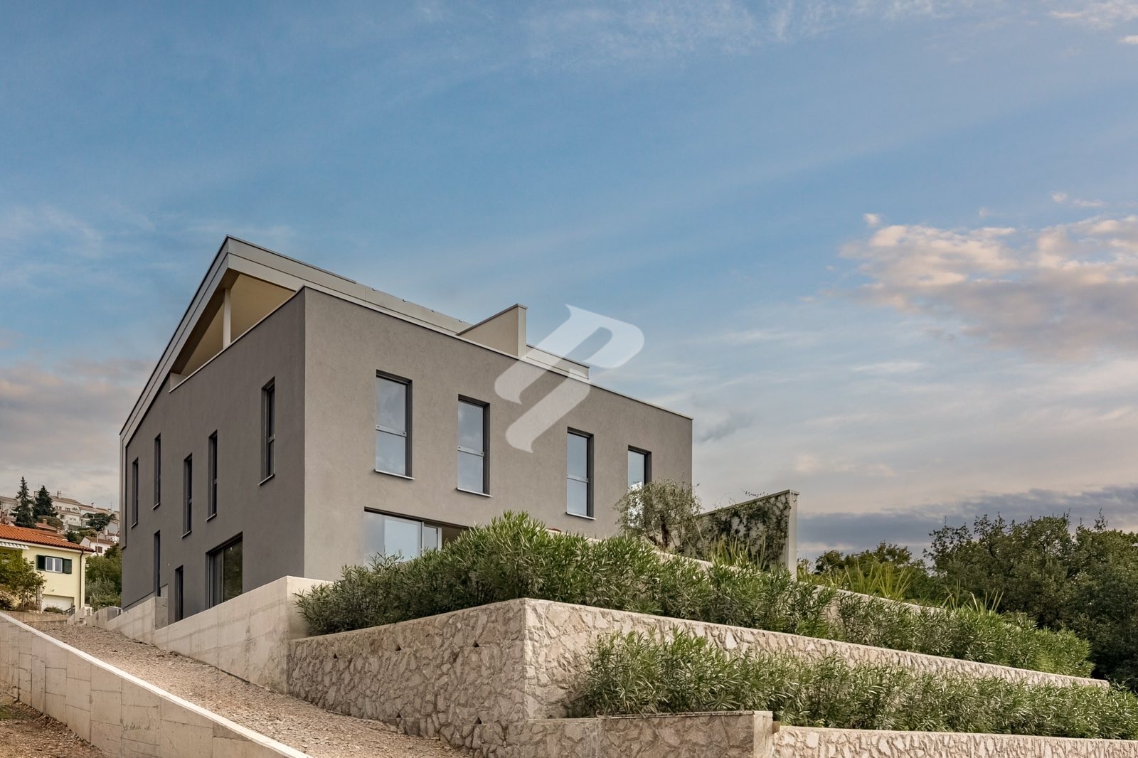 Kostrena - troetažni stan s krovnom terasom i predivnim pogledom na more