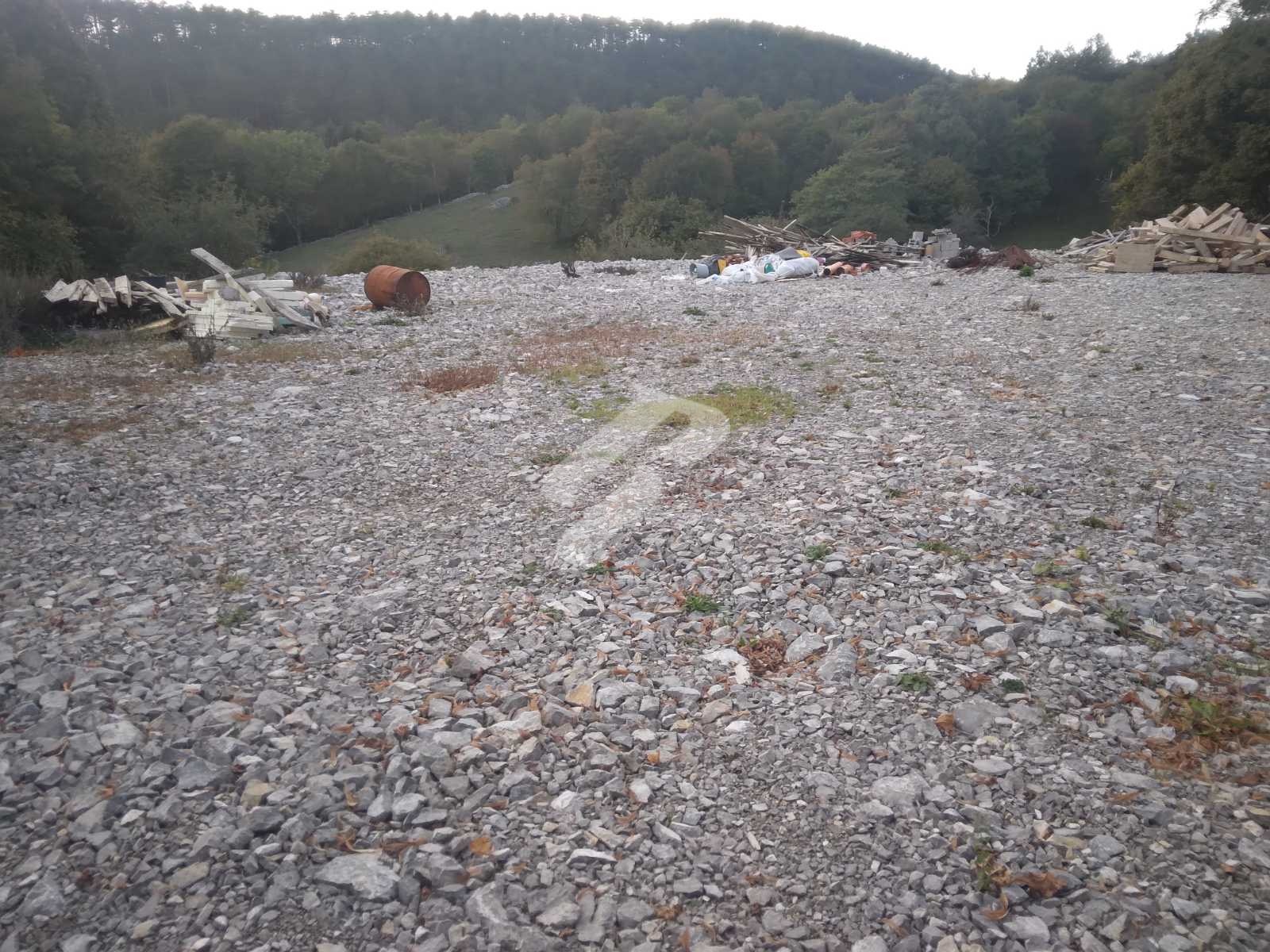 Klana – Terreno edificabile di 750 m² con progetto per una casa familiare