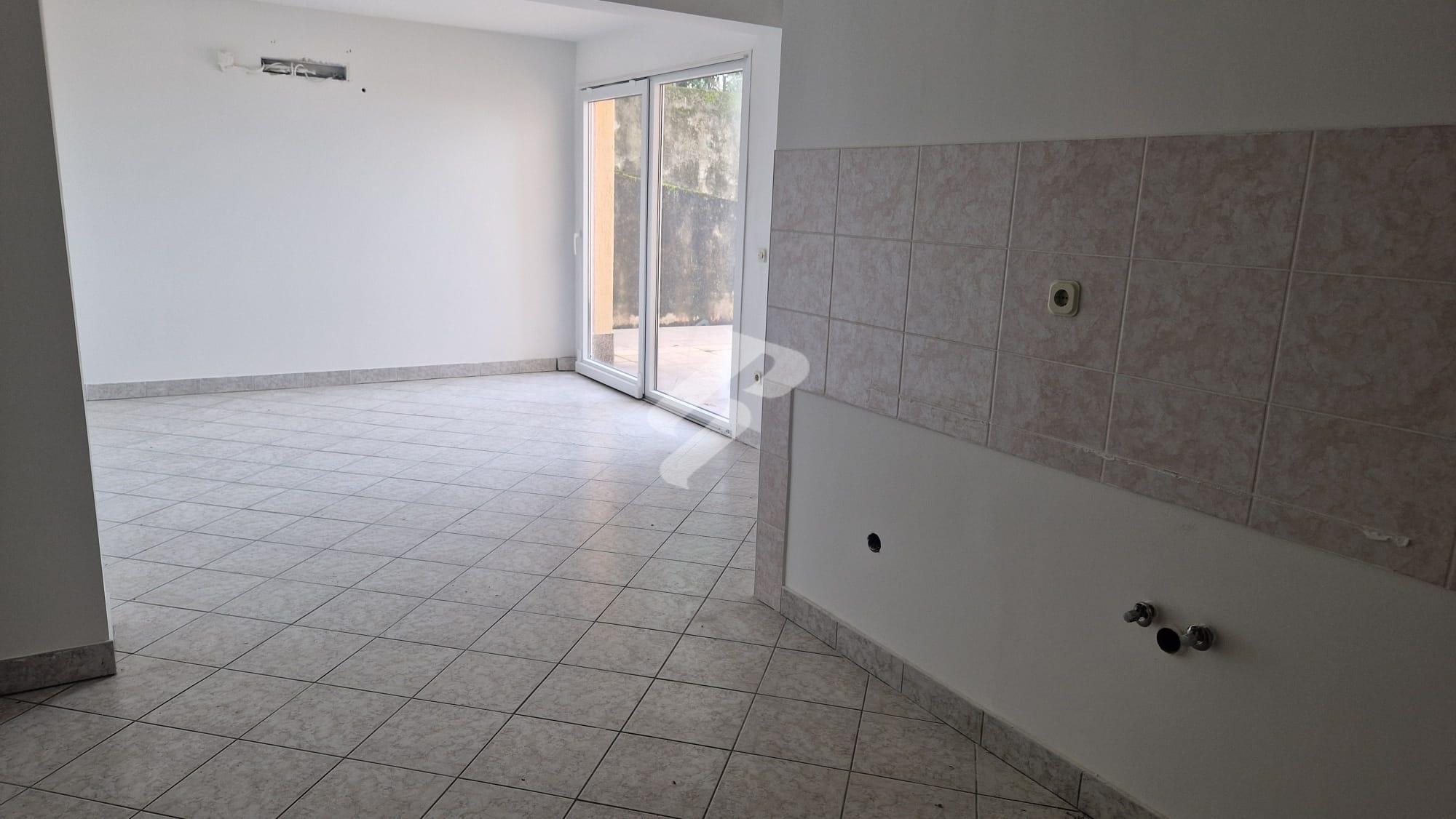 Njivice - 78,70 m²- pogled na more- mirna lokacija