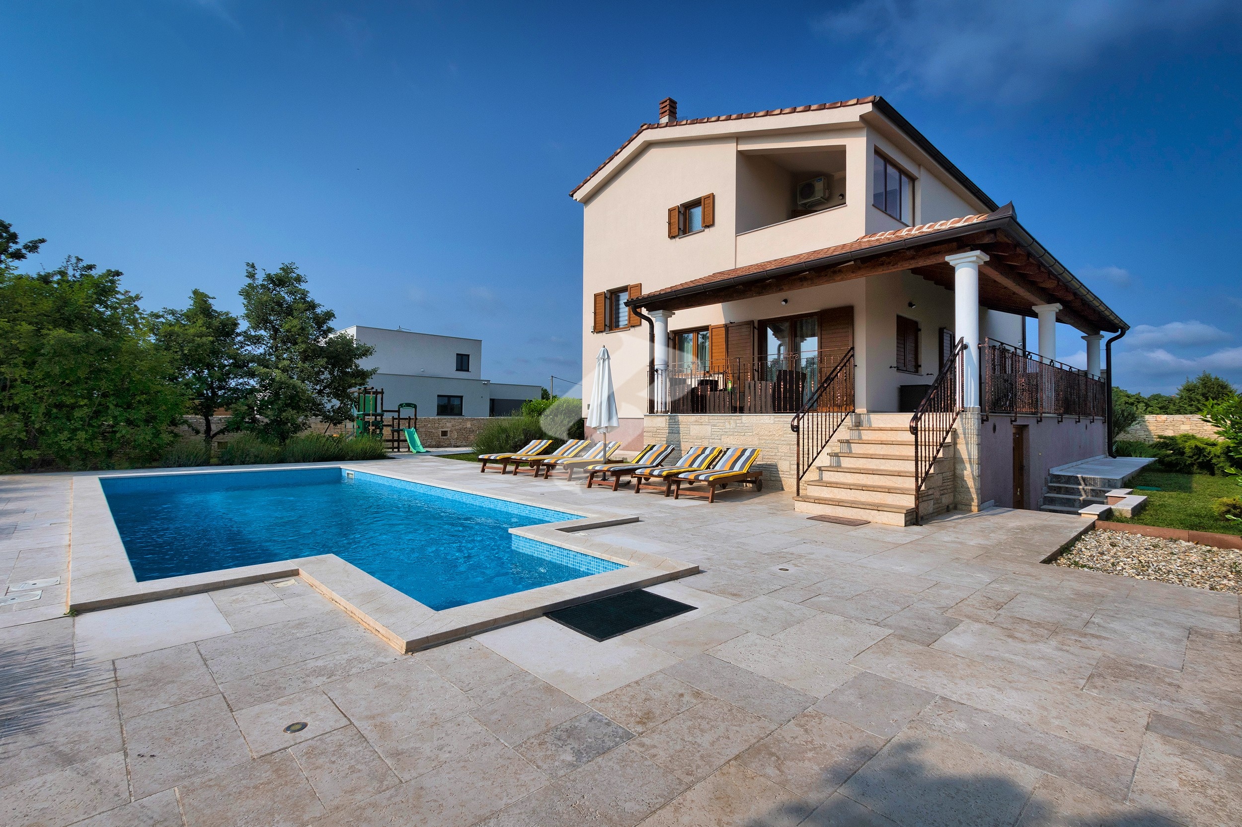 SVETVINČENAT, Villa 300 m² mit 2000 m² Grundstück