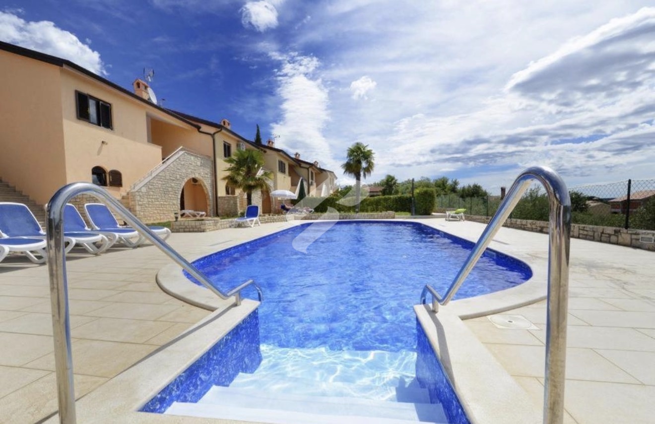 Kaštelir-Vila s otvorenim pogledom na more i bazenom