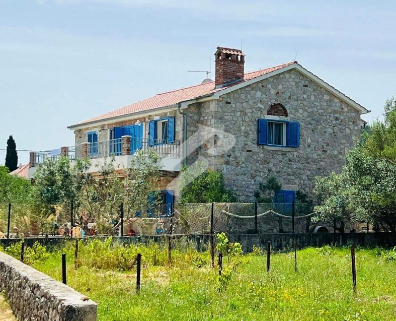 Pašman - Kamena kuća s bazenom 30m od mora