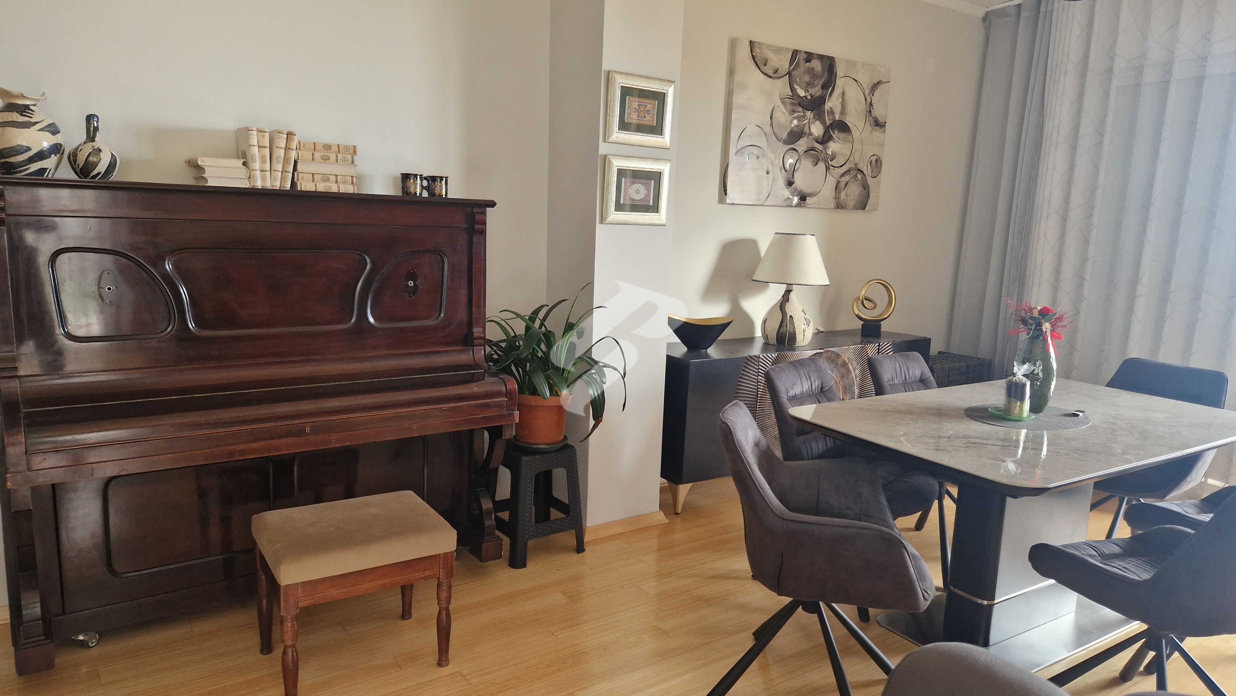 Opatija - stan u mirnom okruženju s pogledom na more i parkirnim mjestom