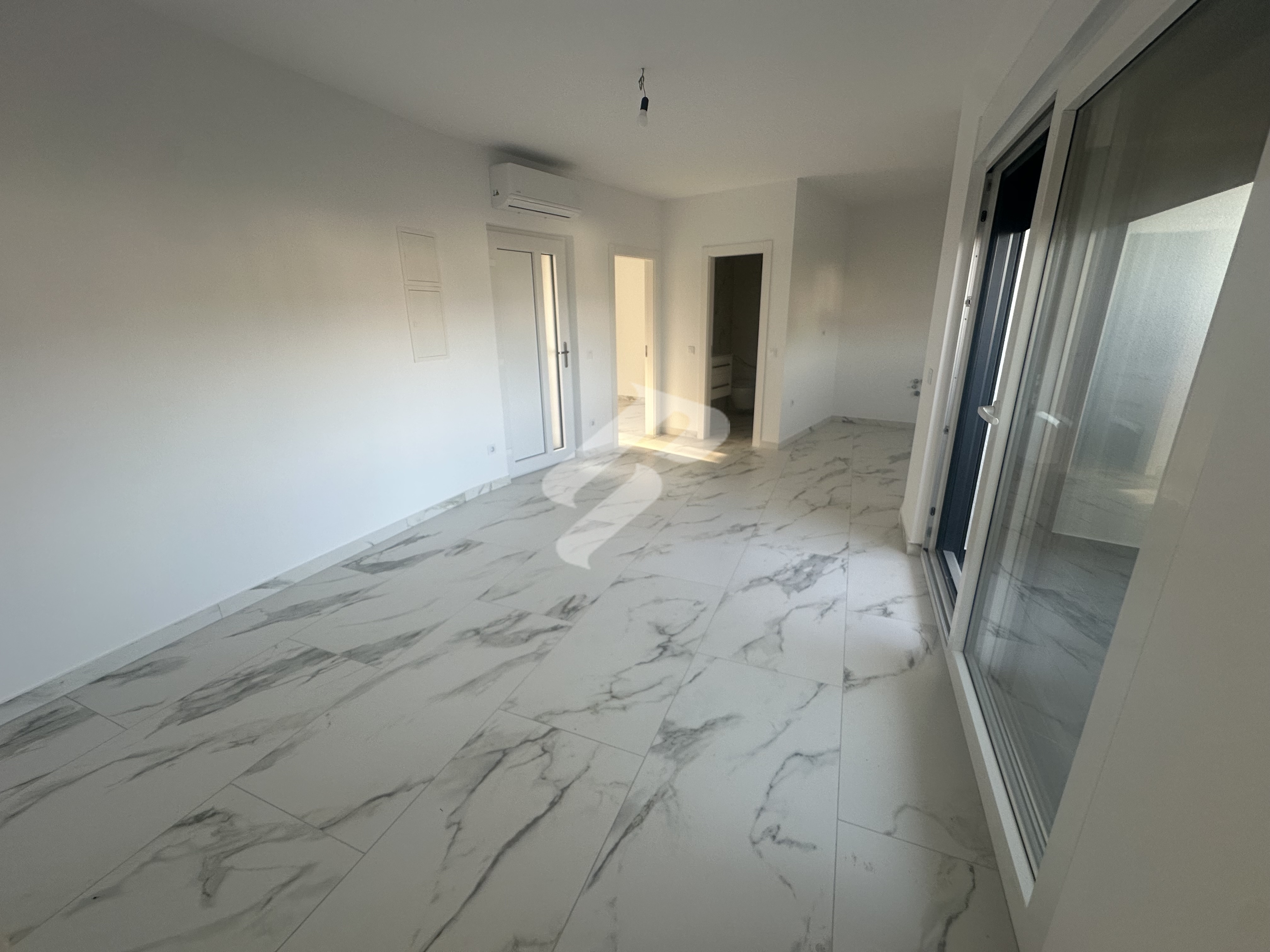 Apartman s tri spavaće sobe
